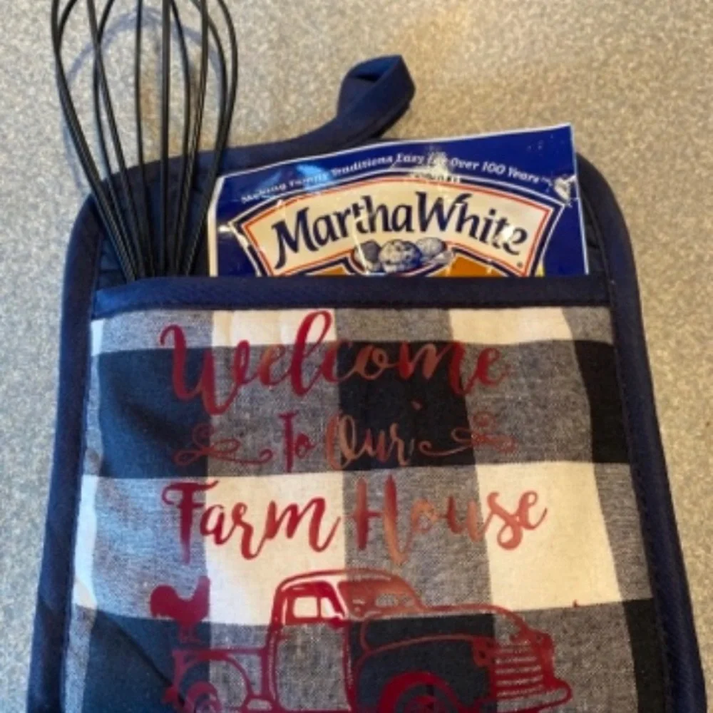 NWOT Pot holder & whisk gift set